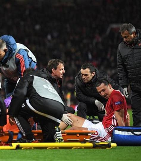 Zlatan Ibrahimovic Suffers Knee Injury