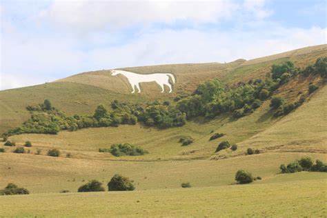 Westbury White Horse © Des Blenkinsopp cc-by-sa/2.0 :: Geograph Britain and Ireland