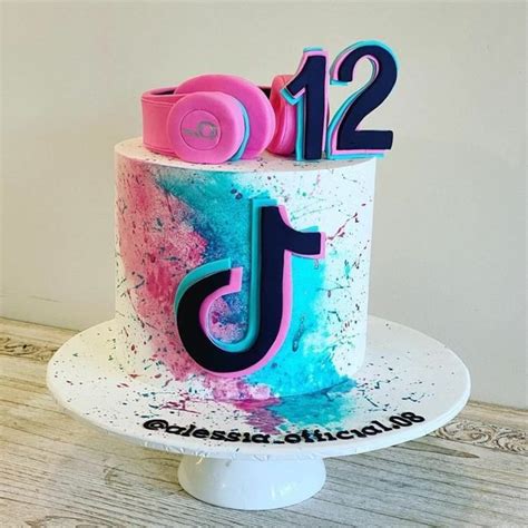 TikTok Torte selber machen - Anleitung & Inspirationen | 14th birthday cakes, Cool birthday ...