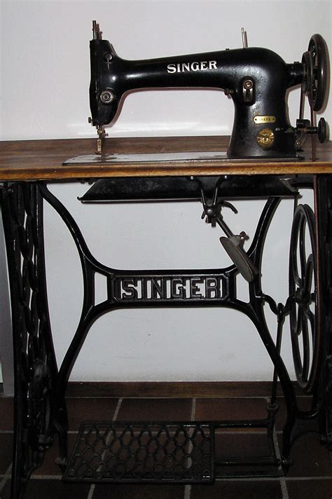 File:Singer sewing machine.jpg - Wikimedia Commons