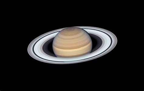 Saturn and Its Rings Look Truly Spectacular in This Hubble Telescope Portrait | Space