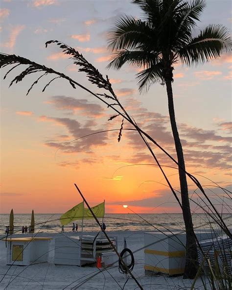 #Repost @kochpictures ・・・ Sunset 🌅 in Ft. Myers Beach | Sunset, Fort myers, Beach