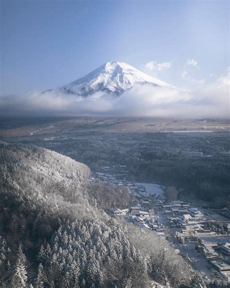 Clouds around Mt Fuji in winter : pics | Best places to live, Mount ...