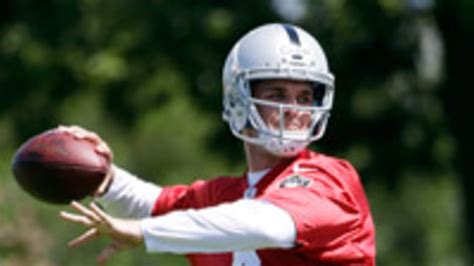 Derek Carr signs rookie contract with Oakland Raiders