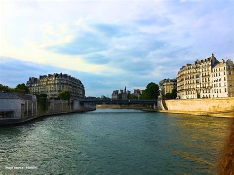 An evening in paris - our paris night tour - The Revolving Compass