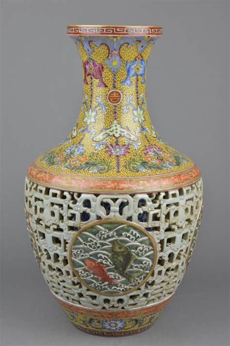 Chinese Porcelain Reticulated Vase Qianlong