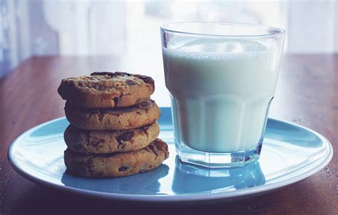 Free photo of milk cookies