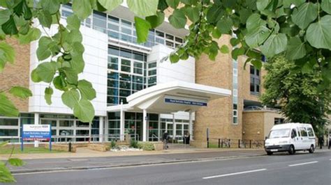 Royal Berkshire Hospital to save £1m by producing energy - BBC News