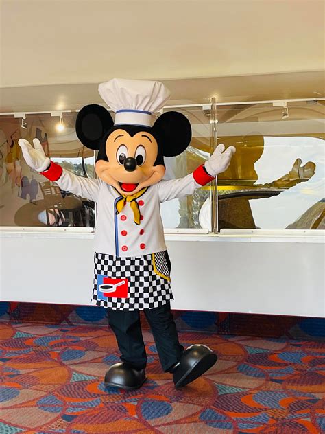 Chef Mickey's Now Open For Dinner and MickeyBlog Is There! - MickeyBlog.com