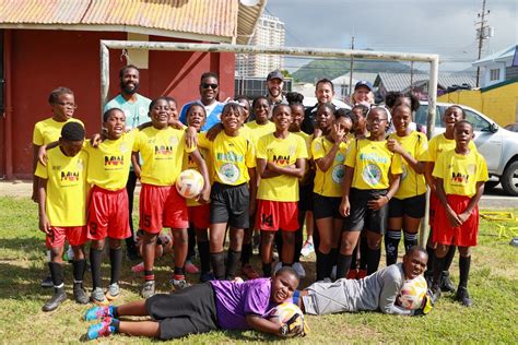 US footballers donate equipment to St Crispin's Anglican School