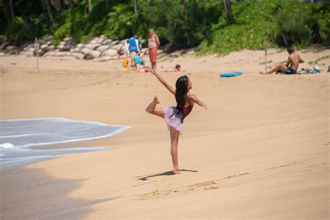 HONOLULU, USA - AUGUST, 14 2014 - People having fun at hawaii beach ...