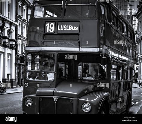 Vintage london bus black and white hi-res stock photography and images - Alamy