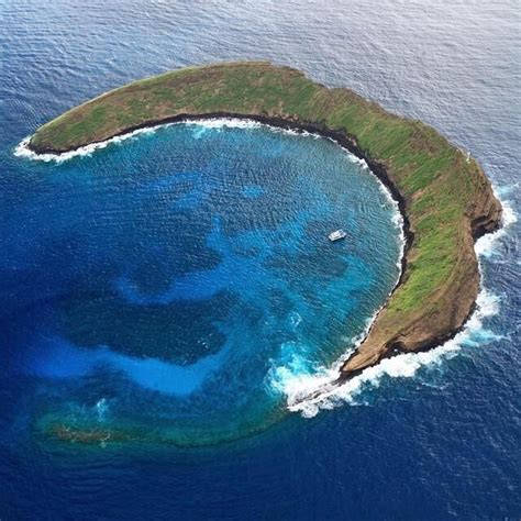 Molokini Crater (Maui) - All You Need to Know Before You Go (with ...