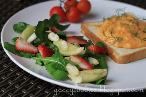 GoodyFoodies: Recipe: Scrambled ducks egg with pepino melon-strawberry rocket salad