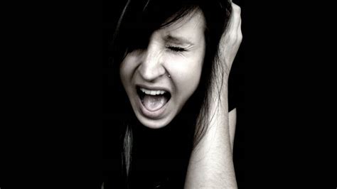 Girl Screams Scared (sound effect) - YouTube