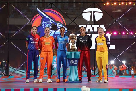 Meg Lanning, Beth Mooney, Harmanpreet Kaur, Smriti Mandhana, and Alyssa Healy pose with the ...