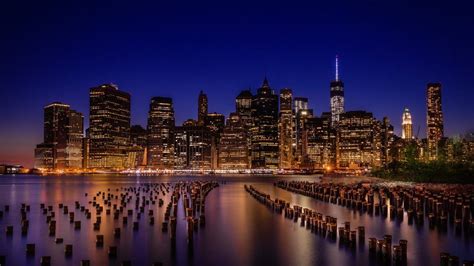 Brooklyn Bridge Park with Manhattan skyline during night, New York City ...