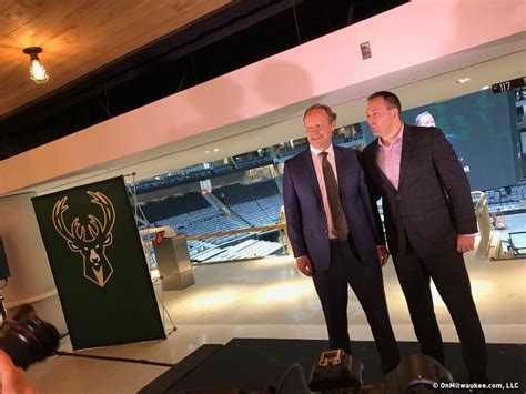 WATCH: New Bucks coach Mike Budenholzer arrives in Milwaukee