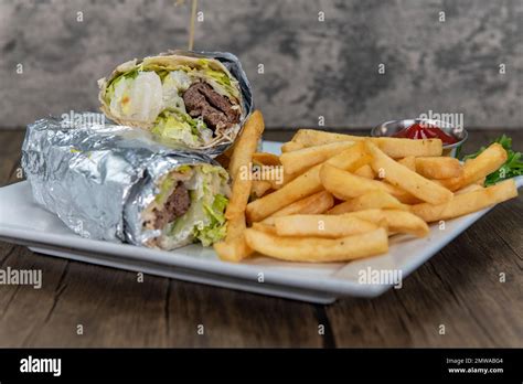 Koobideh sandwich hi-res stock photography and images - Alamy