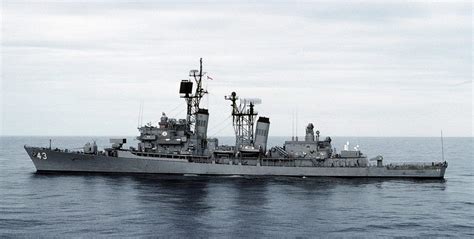 USS Dahlgren (DDG-43) - Farragut-class Destroyer | Navy ships, Warship ...