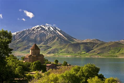 Ancient Castle Discovered in Lake Van, Turkey - The life pile