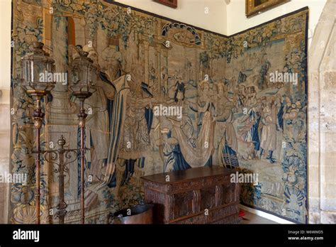 Medieval wall tapestry hi-res stock photography and images - Alamy