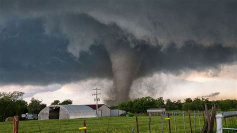 (June 25, 2021) Emergency services called after 'tornado' leaves extensive damage in east London ...