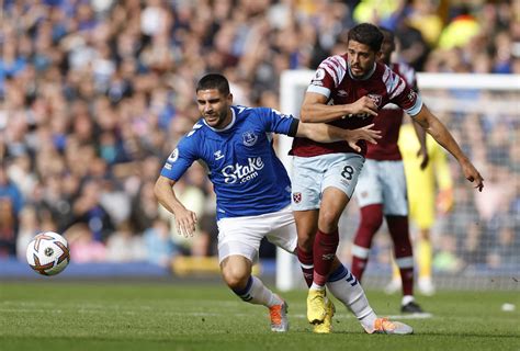 Maupay goal earns Everton victory over West Ham | Reuters