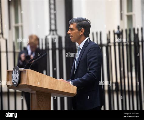 Rishi Sunak making his first speech as Prime Minister in Downing Street ...