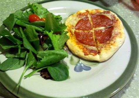 Pillsbury biscuit pizza Recipe by littl31 - Cookpad