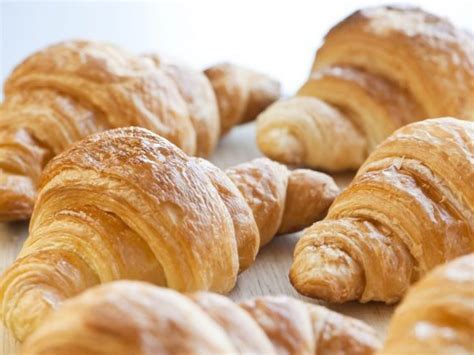 How to bake empty croissants: tips for baking croissants | Cookist.com