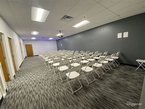 Corporate Meeting room with projector | Rent this location on Giggster