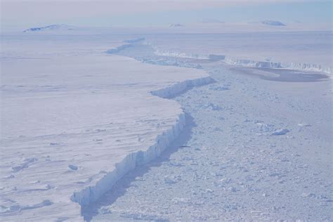 NASA IceBridge Flight Spots Massive Antarctic Iceberg B-46