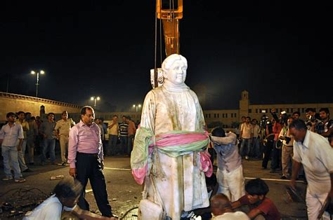 PICS: Mayawati's statue re-installed OVERNIGHT! - Rediff.com News