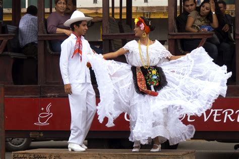 Bailarines Jarochos | Malecon de Veracruz, unos adolescentes… | Flickr