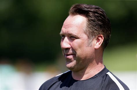 David Seaman: Former Arsenal goalkeeper has perfect response in a ...