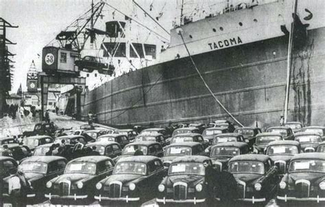 Mercedes Benz llegando a Montevideo en los 50s, traidos por el buque Tacoma | Tacoma, Fleet ...