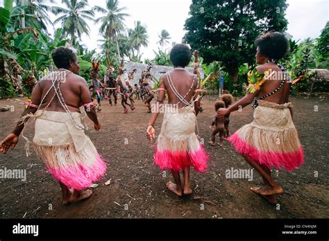 Vanuatu, Malampa Province, Malekula Island, Gortiengser, women in ...