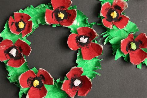 Paper Plate Poppy Wreath (with Egg Carton Poppies) - Happy Hooligans