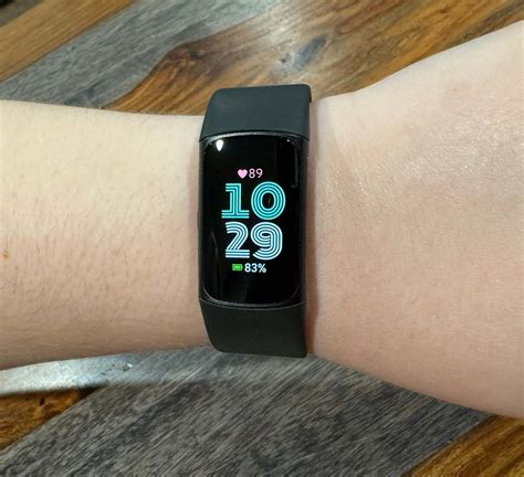 Review: The Fitbit Charge 6 Integrates More of the Google Ecosystem | Lifehacker