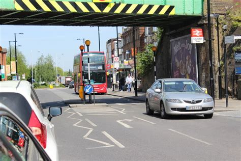 Coulsdon: Brighton Road, >N © Dr Neil Clifton cc-by-sa/2.0 :: Geograph Britain and Ireland