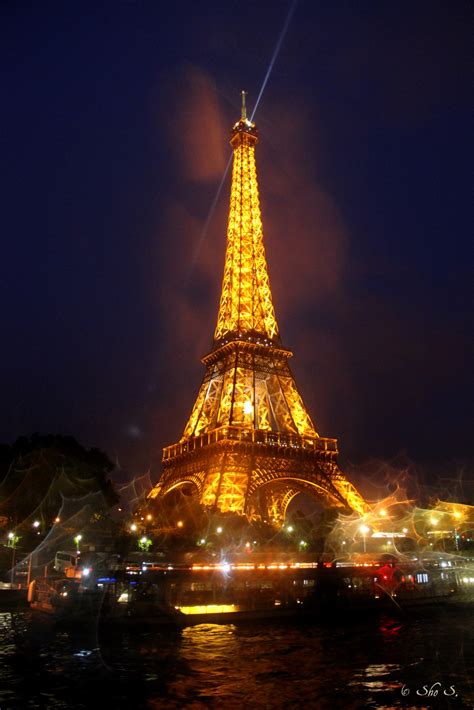 Eiffel Tower by the Seine – Sunshine in Seconds