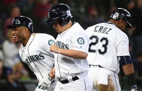 Photos: Mariners end 5 game slide with win over Rangers | The Seattle Times