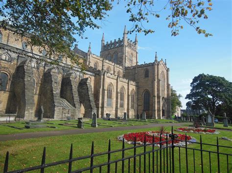 A Pen, Passport, and Pastries: Dunfermline Abbey and Palace