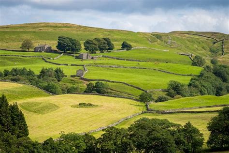 Oxnop farm, Yorkshire Dales | Countryside landscape, England countryside, Landscape photography