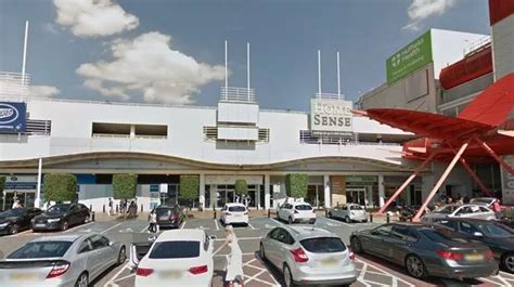 Romford stabbing: Shopping centre evacuated after man stabbed in the ...