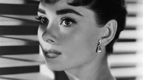 How To Create Audrey Hepburn’s Signature Cat-Eye Flick | British Vogue