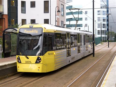 File:Greater Manchester Metrolink - tram 3009A.jpg - Wikimedia Commons