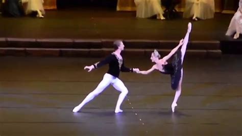 Daria Klimentova and Vadim Muntagirov in Swan Lake - Black Swan pas de deux - Kremlin Ballet ...