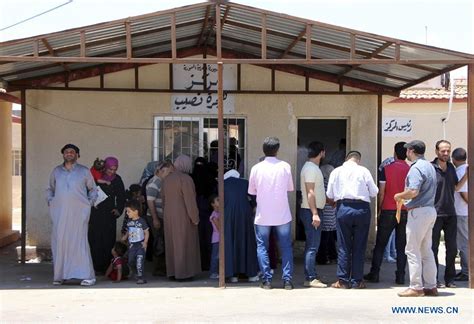 Syrian refugees return from Jordan in southern Syria - Xinhua | English.news.cn